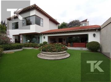 Casa · 620m² · 3 Recámaras · 2 Estacionamientos · Casa en Venta en Calle Cerrada