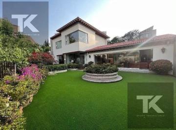 Casa · 620m² · 3 Recámaras · 2 Estacionamientos · Casa en Venta en Calle Cerrada