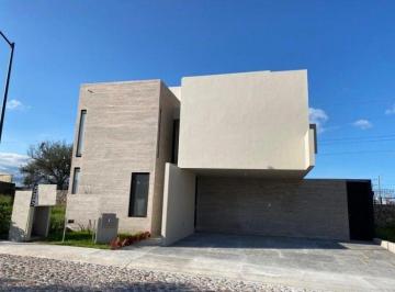 Casa de 4 habitaciones, Querétaro · Casa en Venta en Lomas del Campanario Norte