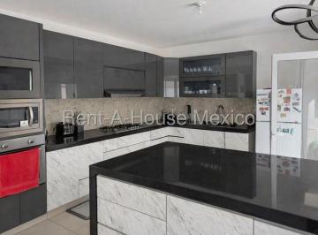 Casa en condominio de 3 habitaciones, Querétaro · Casa Amueblada en Renta en Paseo San Junípero | Doble Seguridad | 3 Rec | 2.5 Baños | Jardín Yr