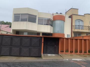 Casa · 471m² · 3 Recámaras · 4 Estacionamientos · Casa en Venta en Lomas de Las Plamas en Calle Cerrada con Vigilancia 24hrs.