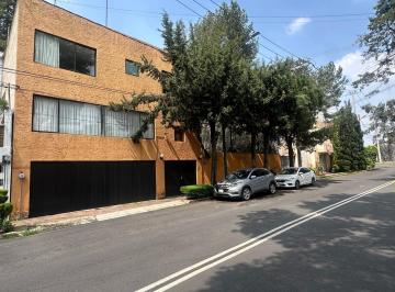 Casa · 368m² · 4 Recámaras · 2 Estacionamientos · Casa en Lomas de Guadalupe