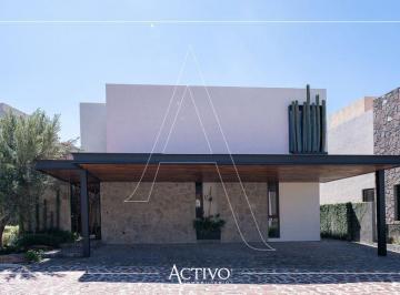 Casa en condominio · 524m² · 4 Recámaras · 6 Estacionamientos · Casa en Venta en Altozano Querétaro