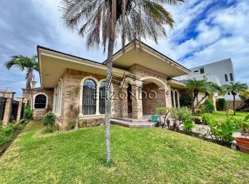 Casa · 650m² · 3 Recámaras · 3 Estacionamientos · Residencia de un Piso en Venta, Fracc. Flamboyanes, $21'500,000