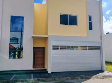 Casa · 180m² · 3 Recámaras · 2 Estacionamientos · Renta Casa Palmas de Medellin