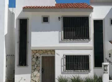 Casa · 3 Recámaras · 2 Estacionamientos · Casa en Azul Marino