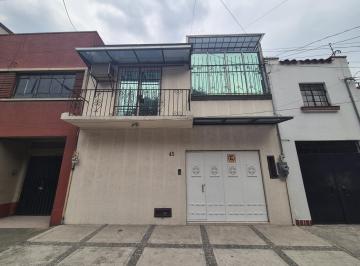 Casa · 243m² · 5 Recámaras · Excepcional Casa Habitación Adaptada Para Oficinas en Venta
