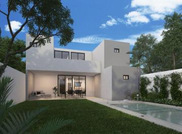 Casa de 3 habitaciones, Mérida · Casa con Alberca, Cuarto de Servicio, Dos Plantas, en Venta, Temozón Norte, Mérida