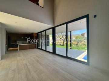 Casa de 4 habitaciones, Querétaro · Venta - Altozano - Casa con Área de Tv, 4 Recámaras, Cuarto de Servicio