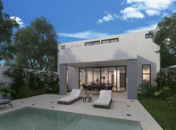 Casa de 3 habitaciones, Mérida · Casa de Dos Plantas con Jardín y Alberca, en Venta, Temozón Norte, Mérida