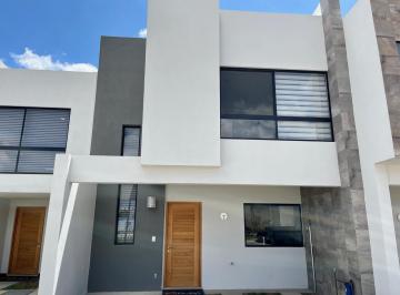 Casa · 131m² · 3 Recámaras · 2 Estacionamientos · Casa en Venta en Lomas de Angelópolis, con Recamara en P. B.