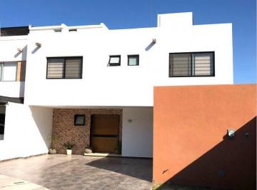 Casa en condominio · 319m² · 4 Recámaras · 3 Estacionamientos · Casa en Condominio en Los Olvera