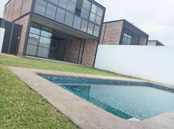 Casa de 3 habitaciones, Cuernavaca · Casas en Cuernavaca con Alberca Privada y Amplio Jardín