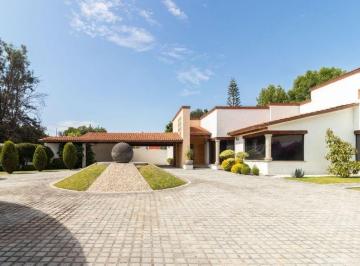 Casa · 698m² · 4 Recámaras · 3 Estacionamientos · Casa en un Solo Nivel en Venta en Jurica Querétaro