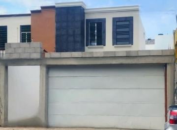Casa · 91m² · 3 Recámaras · 2 Estacionamientos · Casa en Fraccionamiento Privada La Estancia