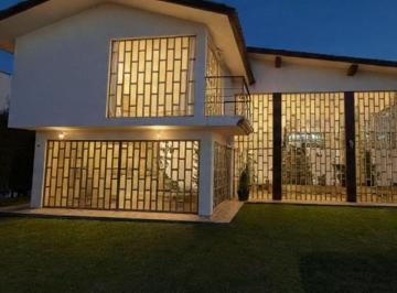 Casa en condominio · 540m² · 4 Recámaras · 2 Estacionamientos · Venta de Casa en Residencial Arbol de La Vida en Metepec