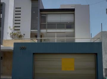 Casa · 333m² · 3 Recámaras · 2 Estacionamientos · Fracc La Tampiquera Hermosa Casa en Venta con Desniveles