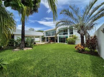 Casa · 836m² · 6 Recámaras · 9 Estacionamientos · Venta de Casa en Temozon Norte Merida Yucatan
