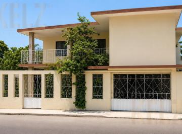 Casa · 706m² · 4 Recámaras · 4 Estacionamientos · Casa - Primavera