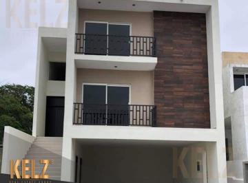 Casa · 318m² · 4 Recámaras · 4 Estacionamientos · Casa - Fraccionamiento Hacienda del Rul