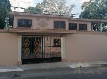 Casa · 500m² · 3 Recámaras · 2 Estacionamientos · Casa - Flores