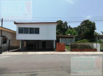 Casa · 212m² · 4 Recámaras · 2 Estacionamientos · Casa en Renta, Col. Altavista.
