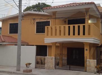 Casa · 342m² · 3 Recámaras · 1 Estacionamiento · Casa - Vergel