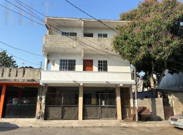 Casa · 400m² · 4 Recámaras · 2 Estacionamientos · Casa en Revolución Verde