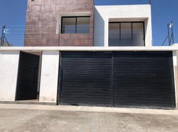 Casa · 260m² · 3 Recámaras · 2 Estacionamientos · Casa en Venta, Metepec