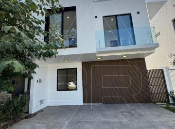 Casa en condominio · 236m² · 4 Recámaras · 3 Estacionamientos - ABR ASESORES BIENES RAICES · Casa Nueva en Parques Vallarta con Vistas Espectaculares