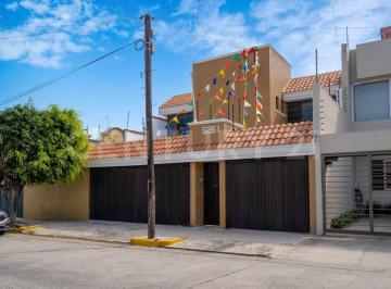 Casa · 287m² · 3 Recámaras · 3 Estacionamientos · Casa en Venta Jardines Universidad