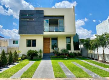Casa de 5 habitaciones, Zapopan · Casa en Venta
