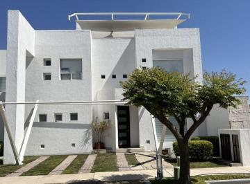 Casa · 160m² · 4 Recámaras · 2 Estacionamientos · Casa en Venta en Provincia Cibeles