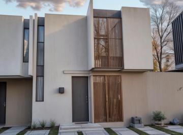 Casa de 3 habitaciones, El Marqués · Casa en Venta Entre El Refugio y Zibatá, 3 Recámaras, 2.5 Baños, Alberca, Lujo!