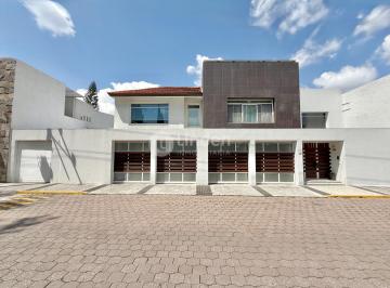 Casa · 667m² · 4 Recámaras · 4 Estacionamientos · Casa en Venta en Fraccionamiento Jardines de Zavaleta
