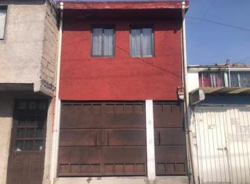 Casa · 90m² · 2 Recámaras · 1 Estacionamiento · Venta de Casa en Toluca, Ubicada en La Unidad Habitacional Armando Neyra Chavez