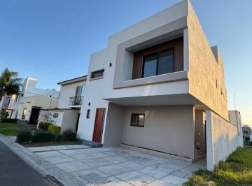 Casa de 3 habitaciones, Corregidora · Venta de Casa en Real del Bosque