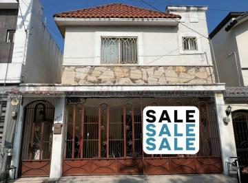Casa · 200m² · 3 Recámaras · 2 Estacionamientos · Casa en Venta en Cima de Las Cumbres