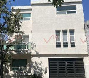 Casa · 250m² · 4 Recámaras · 1 Estacionamiento · Casa en Venta en Guadalupe