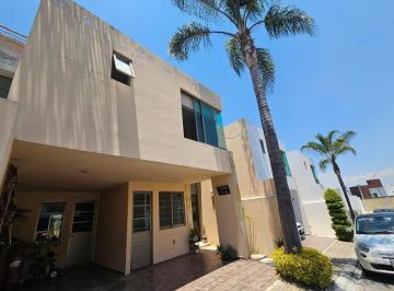Casa · 180m² · 4 Recámaras · 2 Estacionamientos · Casa en Venta Para Remodelar Fracc Los Agaves Xilotzingo $2,950.000
