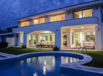 Villa de 6 habitaciones, Benito Juárez · Villa en La Playa con 889 m² de Superficie de Terreno y 6 Recámaras en Venta, Cancún
