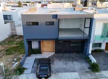 Casa · 184m² · 3 Recámaras · Casa en La Cima