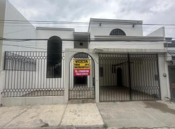 Casa de 4 habitaciones, Monterrey · Casa en Venta en Cd. Satélite Sobre Av Acueducto