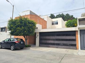 Casa · 420m² · 3 Recámaras · 2 Estacionamientos · Casa en Venta en Lomas 4ta