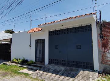 Casa · 266m² · 3 Recámaras · 2 Estacionamientos · Casa en Venta Bugambilias, Jiutepec