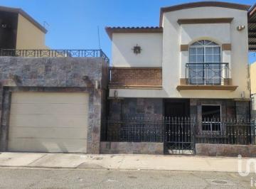 Casa · 246m² · 3 Recámaras · 3 Estacionamientos · ¡Venta Casa Privada Verona Fiore, Mexicali!