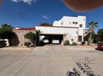 Casa · 336m² · 3 Recámaras · 2 Estacionamientos · Casa en Venta Frente a Parque en Cumbres Chihuahua