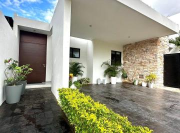 281fc1b3dc7cb5e2351f2d62a2c4fe3e7c216cb1f645f474da40a146274f2185 · Casa en Venta de Una Sola Planta Dentro de Privada en Cholul Mérida
