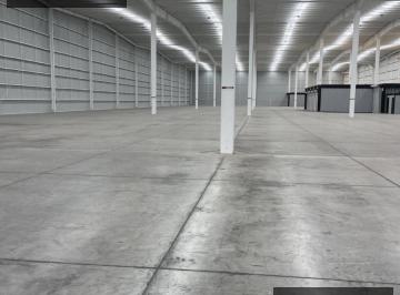 Bodega comercial · 2472m² · 4 Estacionamientos · Bodega en Renta en Lerma