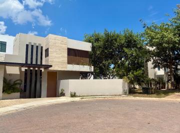 Casa en condominio · 207m² · 2 Recámaras · 2 Estacionamientos · PH - Arbolada